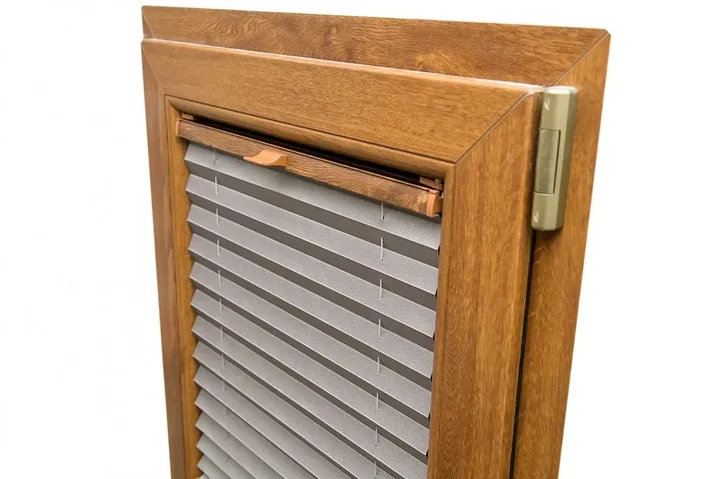 Plisy okienne – jakie wybrać do salonu, sypialni i kuchni? Kompletny przewodnik po doborze osłon do różnych pomieszczeń