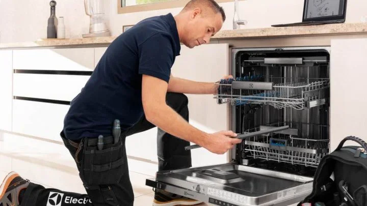 Naprawa sprzętu w autoryzowanym serwisie: gdzie naprawić urządzenia Electrolux w Tarnowie?