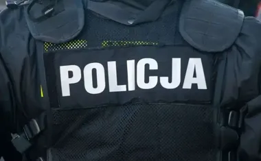 Warta pod tablicami - policjanci i młodzież uczcili 86. rocznicę tragedii