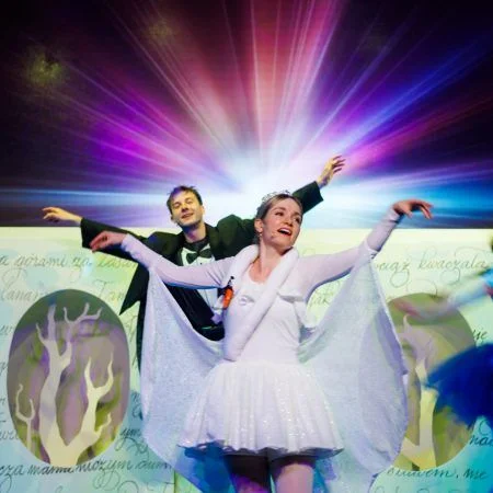 Grafika promocyjna wydarzenia Niedzielny Poranek z Bajką: Spektakl dla dzieci „Brzydkie Kaczątko” w wykonaniu Teatru Żelaznego