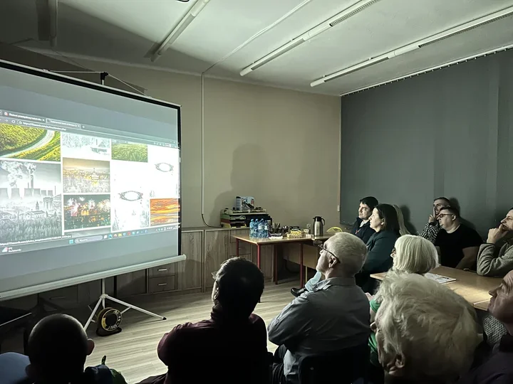 Pasieki na zdjęciach – las, pozostałości kopalni i opowieści o czasie