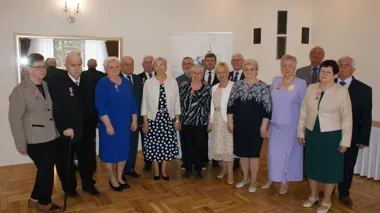 Osiem par świętuje 50 lat razem – jubileusz Złotych Godów w KORAL