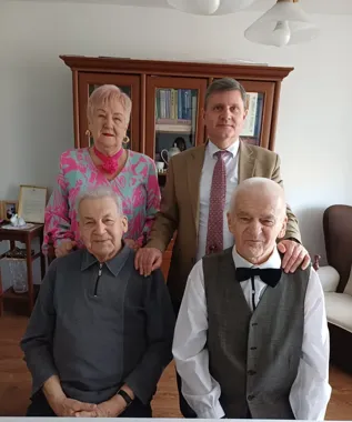 Gdy zdrowie zatrzymało uroczystość, medale pojechały do domu jubilatów