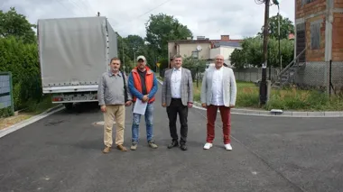 Ulica Rydla po remoncie. Dziury i spękania zastąpiła nowa nawierzchnia
