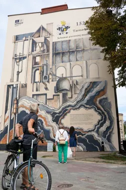 Maszyna parowa ma 14 metrów wysokości. Nowy mural w Tarnowskich Górach