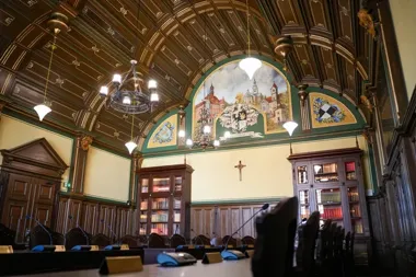 Sala sesyjna ratusza po remoncie. Zrealizowano projekt sprzed lat