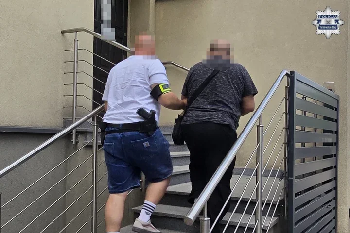 Dzielnicowy po służbie namierzył sprawców kradzieży z marketu w Tworogu