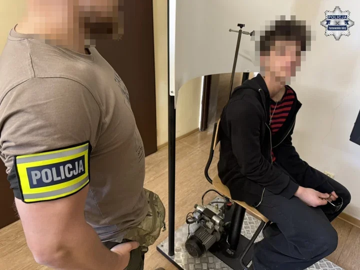 Nocna kontrola w Orzechu ujawniła dwa narkotykowe problemy w jednej Maździe