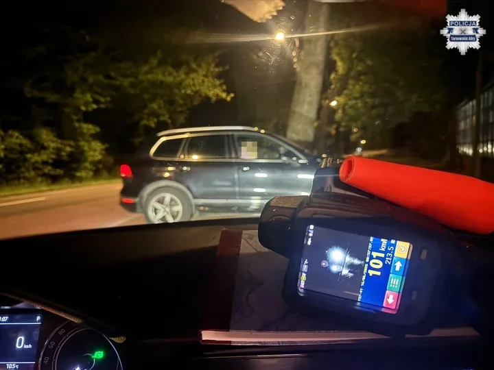 176 km/h w zabudowanym - tarnogórska drogówka zatrzymała dwóch kierowców