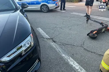 13-latek na elektrycznej hulajnodze wjechał w Audi. Trafił do szpitala