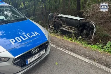 Ponad 2 promile za kierownicą. 45-latek wjechał do rowu