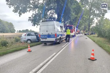 Czołowe zderzenie na Pyskowickiej. Do szpitala trafiło dwóch kierowców