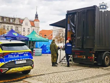 Escape Truck w Tarnowskich Górach. Młodzież uczyła się rozpoznawać zagrożenia