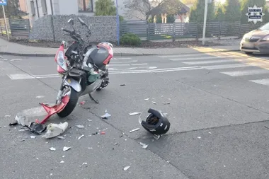 Zderzenie na skrzyżowaniu w Tarnowskich Górach. Motorowerzysta trafił do szpitala