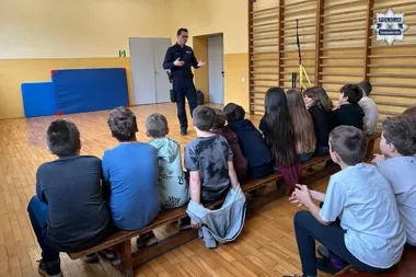 Dzielnicowi dali uczniom z Zbrosławic bolesne lekcje o internecie