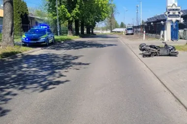 Motorower zjechał na pobocze - 31-latek trafił do szpitala