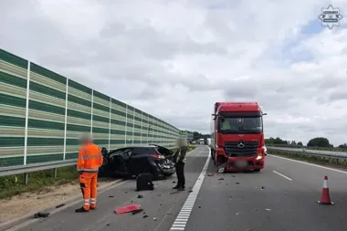 Chwila nieuwagi na A1 w Pyrzowicach zakończyła się szpitalem