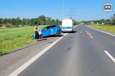 Skręt w lewo i wyprzedzanie na Bytomskiej - Ford uderzył w słup
