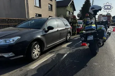 Sekundy od tragedii na DK 78 - trzy samochody w karambolu, jedna w szpitalu