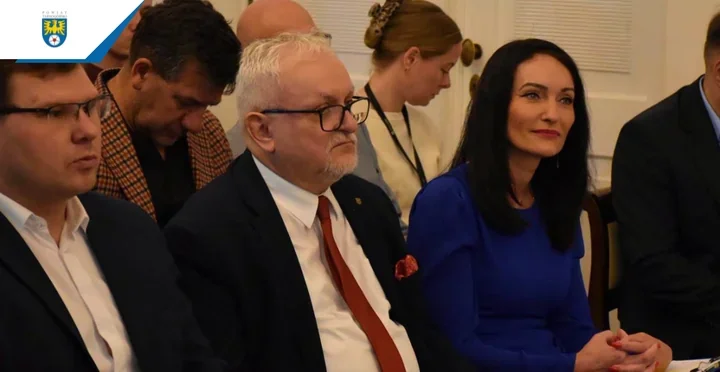 Przedsiębiorcy i szkoły przy jednym stole w Pałacu w Rybnej