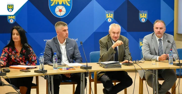 Piwnice i korytarze w szkołach zostaną oznakowane jako punkty schronienia
