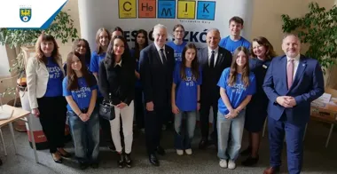 Powiatowe Targi Edukacyjne przyciągnęły uczniów – praktyczne pokazy i warsztaty