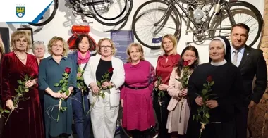 Materiały informacyjne dla opiekunów – powiat rusza z praktycznym przewodnikiem dla rodzin